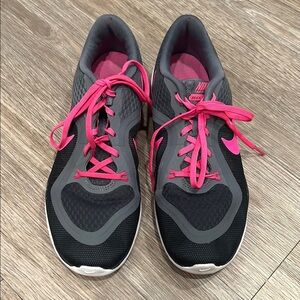 Women's Nike Flex TR 6 size 9